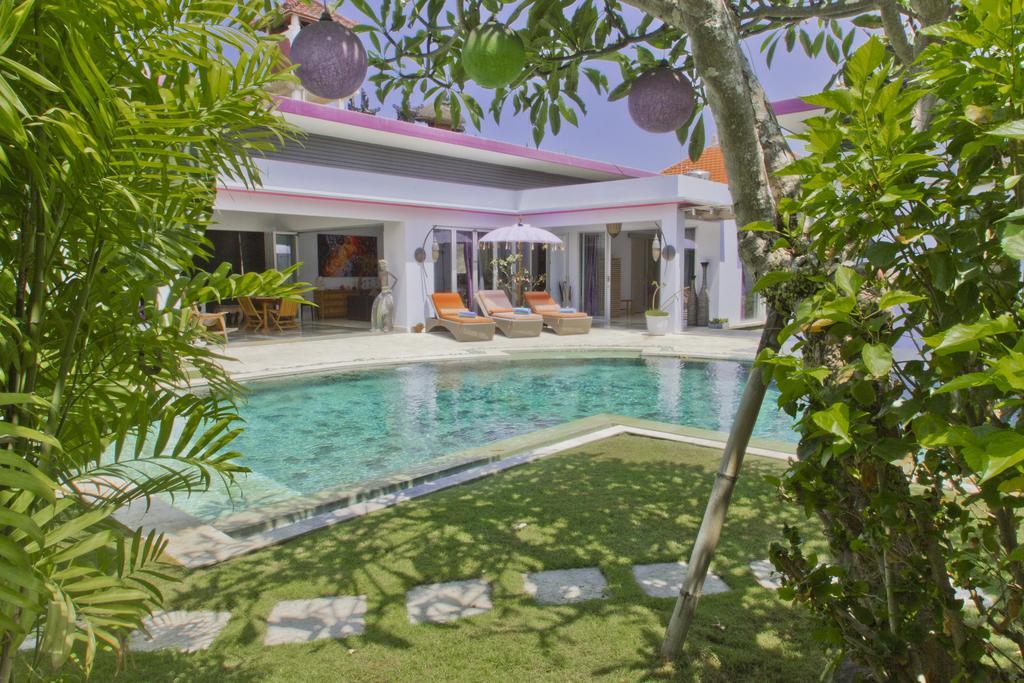 Villa Purple Legian Zewnętrze zdjęcie